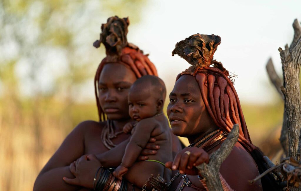 Rencontre avec le peuple de chasseurs cueilleurs Himba en Namibie.