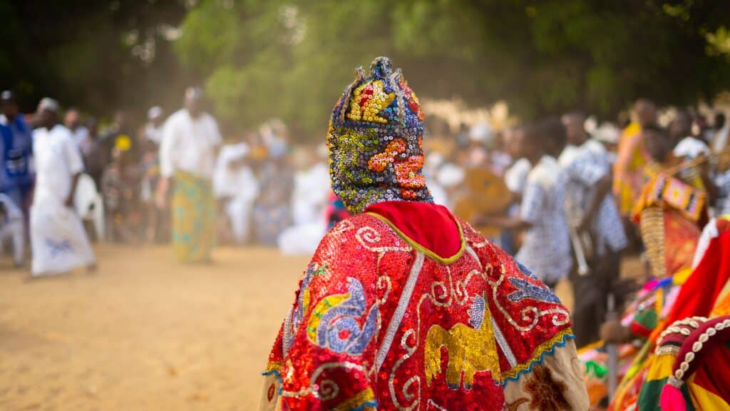 Tenues traditionnelles béninoises portées lors d'une Cérémonie Gélédé.
