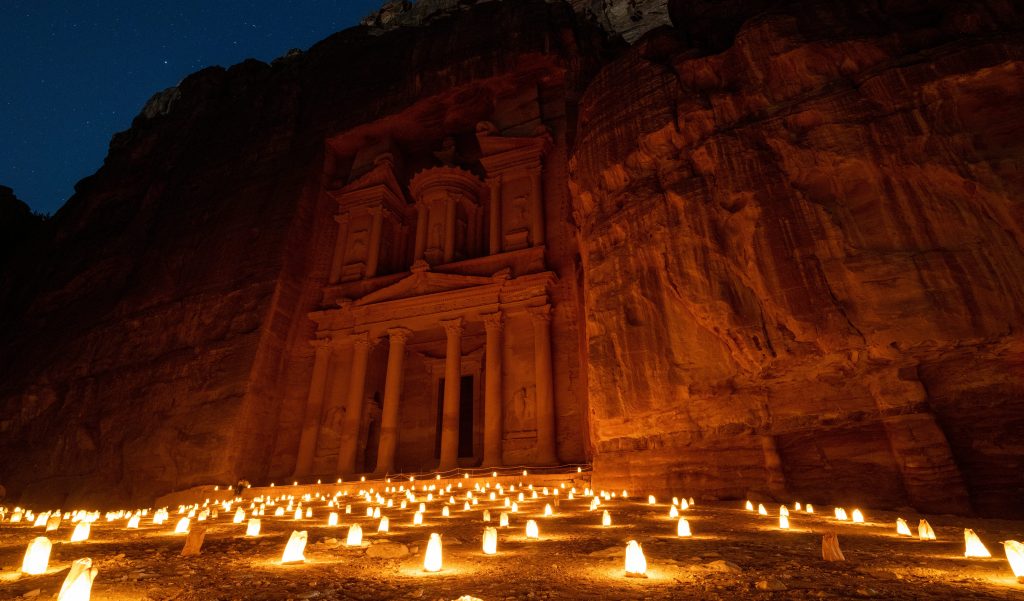 Cites troglodytes Petra Little Petra eclaire lanternes nuit