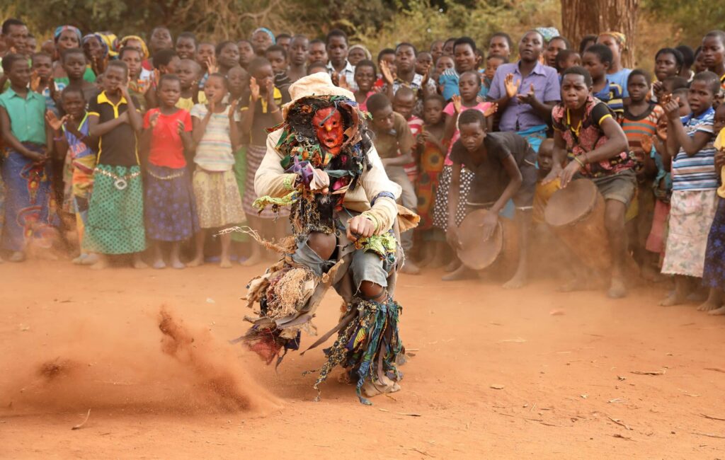 Danseurs traditionnels Nyau masques cérémonie Gule Wamkulu Malawi