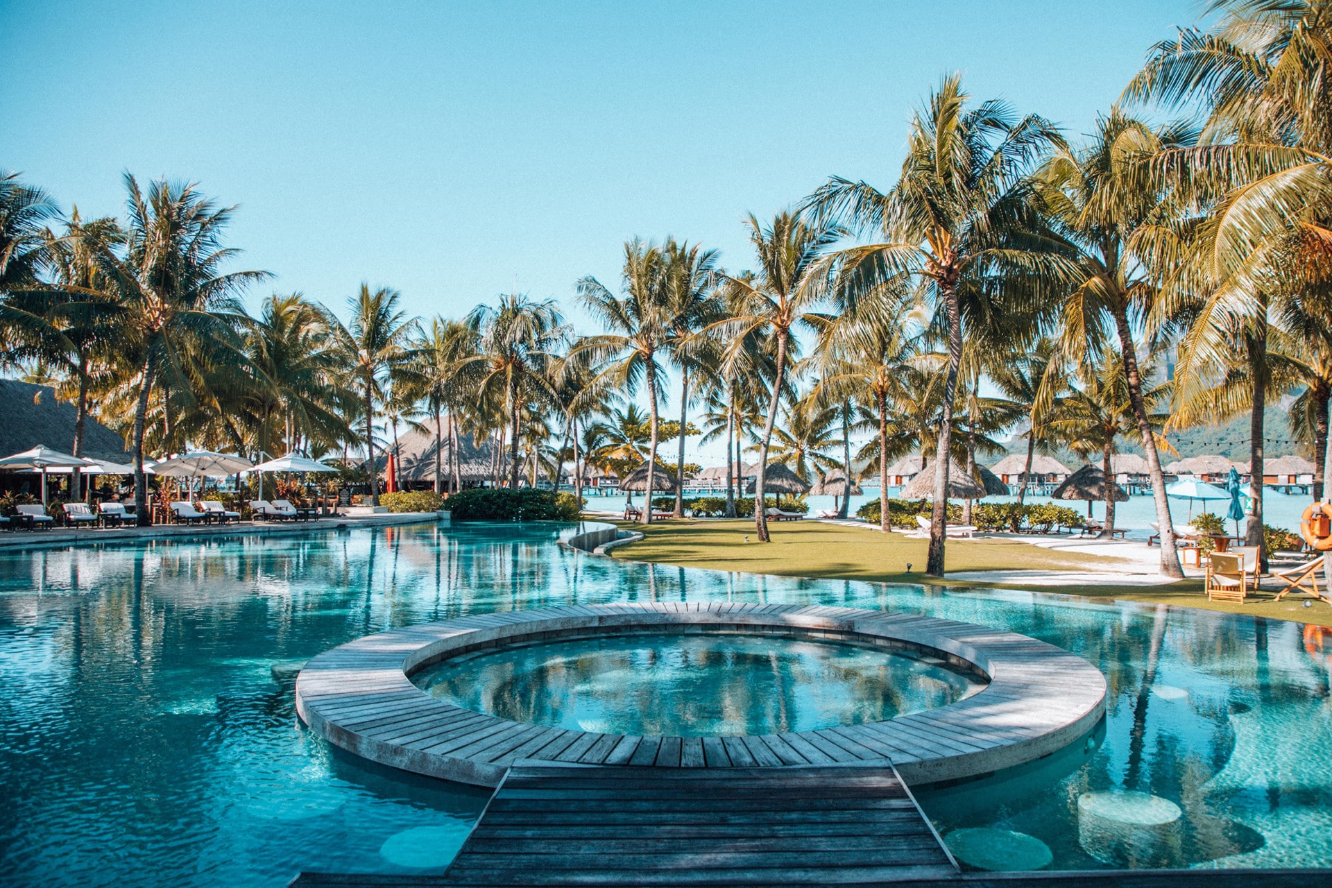 Four seasons bora bora resort polynésie piscine jacuzzi