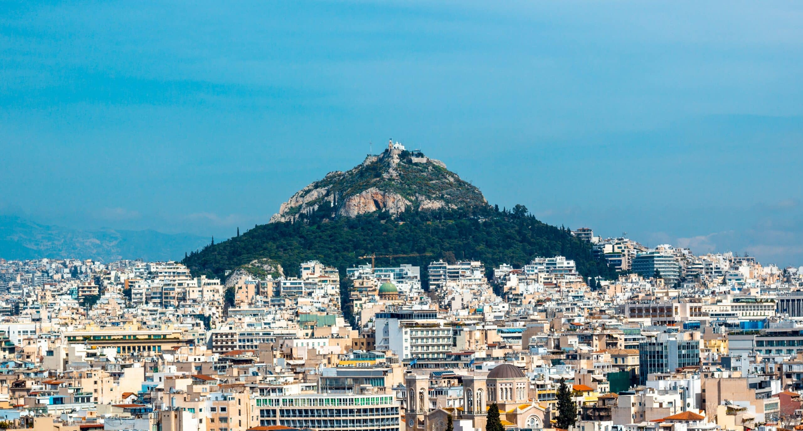 Vue sur le Mont Lycabette depuis le King George Hotel en Grèce.