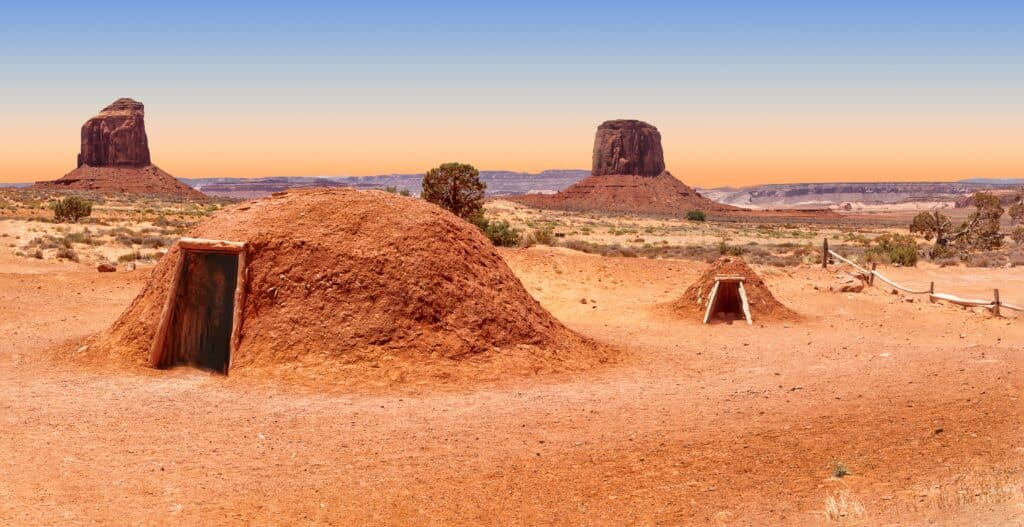 Maison traditionnelle Navajo hogan Vallée des Monuments Arizona