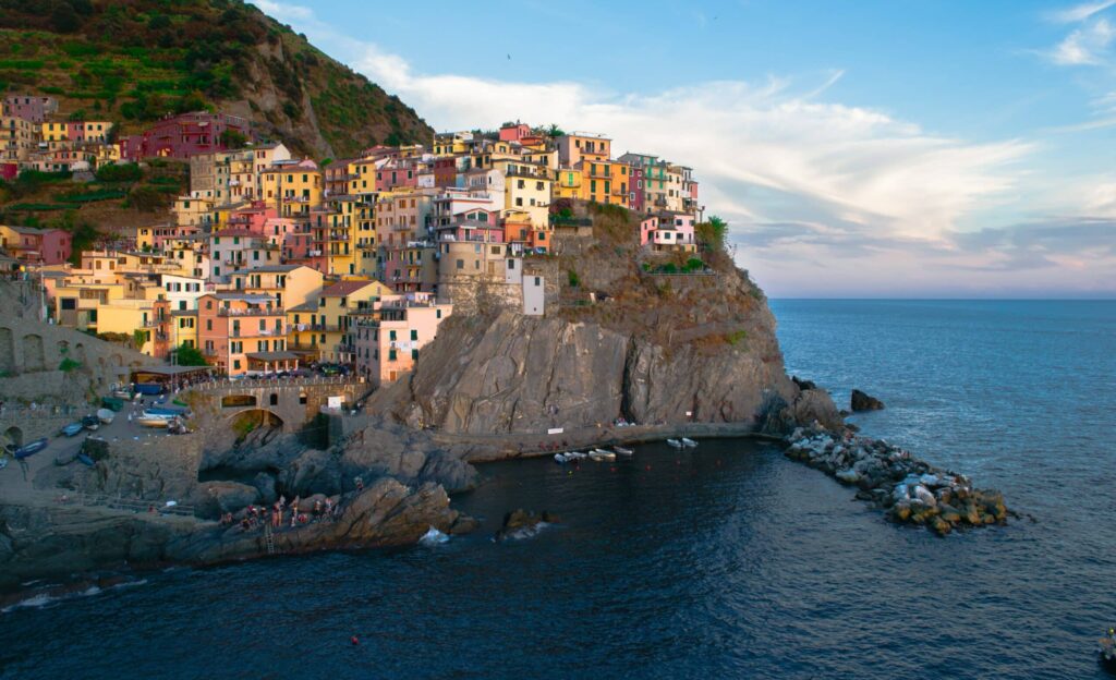 Manarola village Cinque Terres coucher de soleil Italie