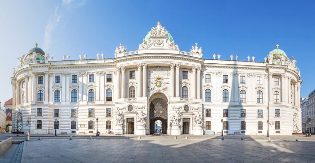 Michaelertrakt avec l'école d'équitation espagnole et le musée Sisi à Hofburg Vienna, Autriche