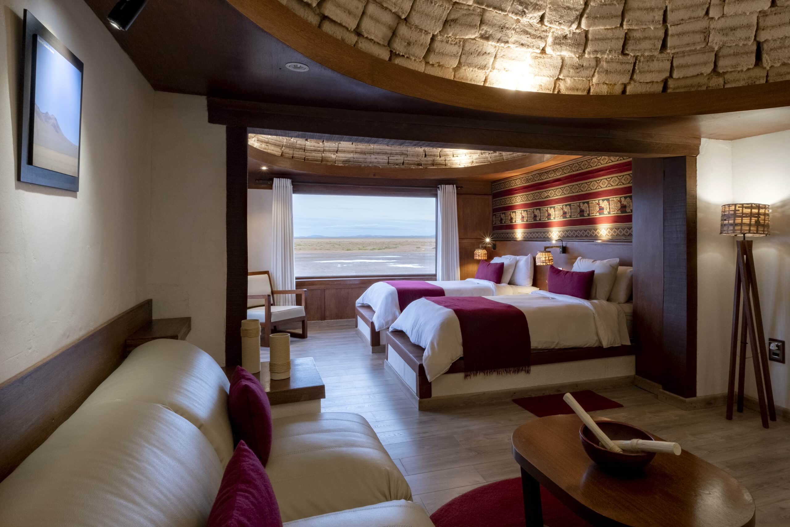 Chambre avec vue sur le Salar d'Uyuni au Palacio de sal, Bolivie.