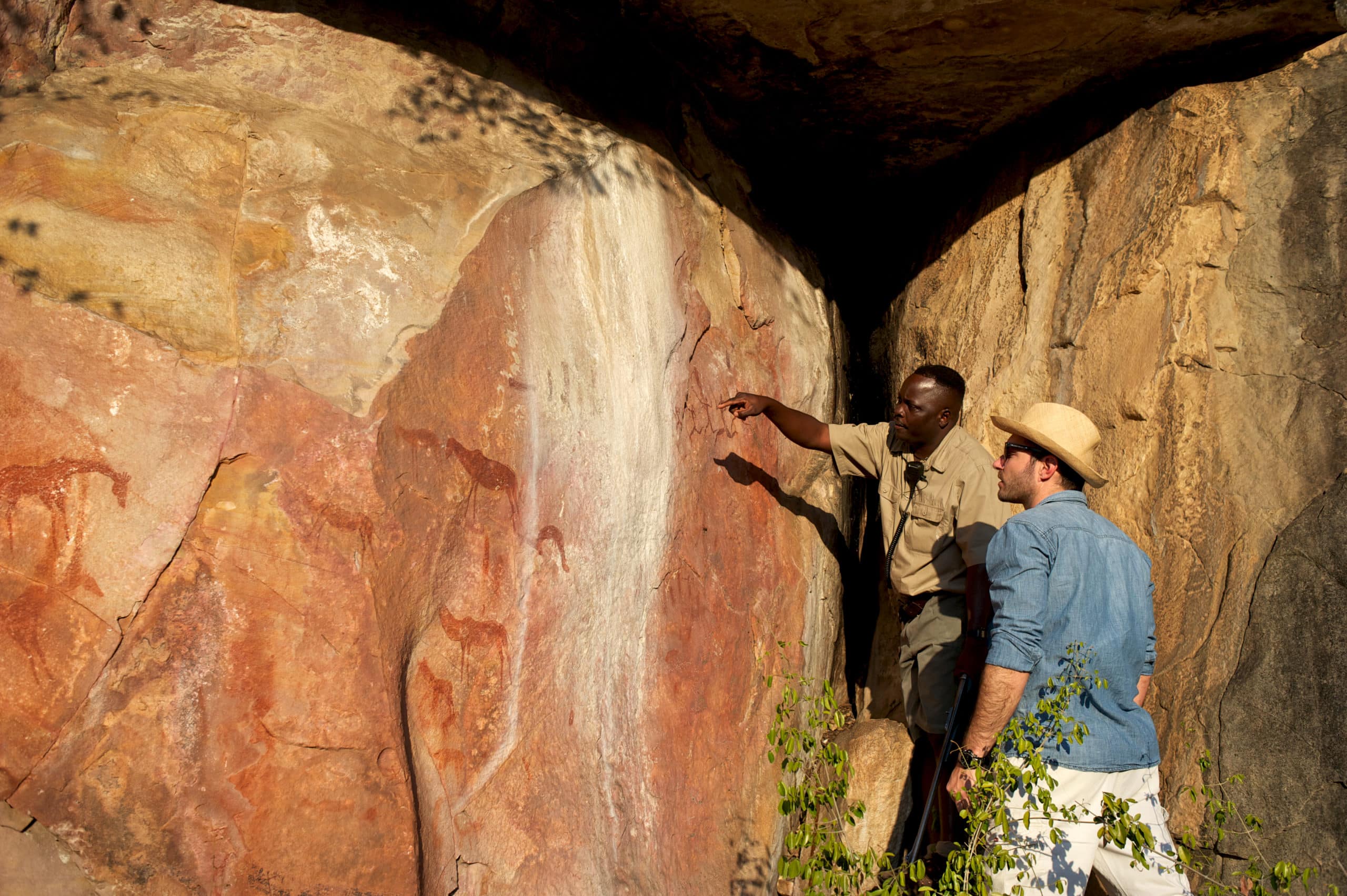 Excursion pour voir des peintures rupestres avec le Pamushana Lodge au Zimbabwe.