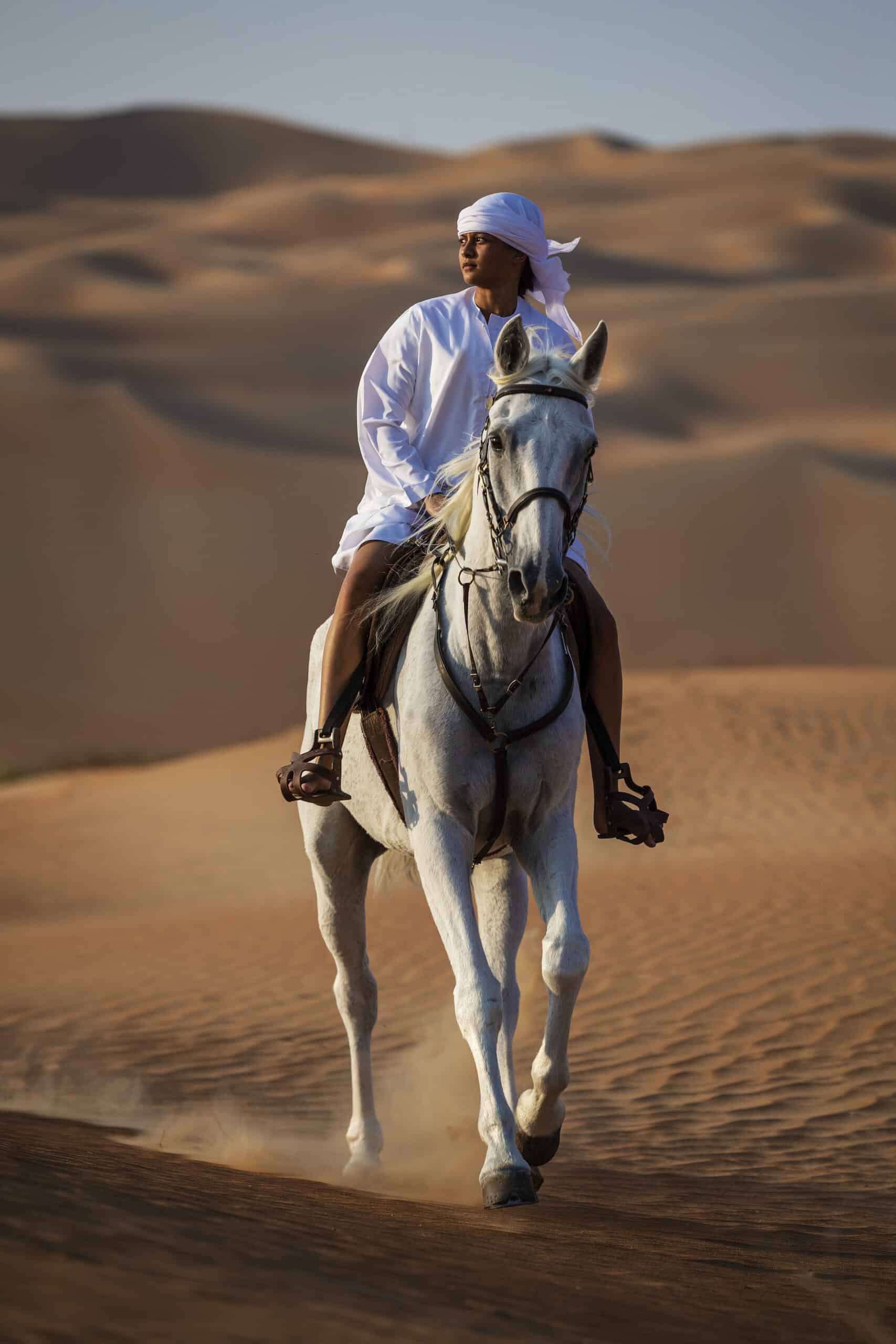 Qasr Al Sarab Desert Resort By Anantara randonnée cheval