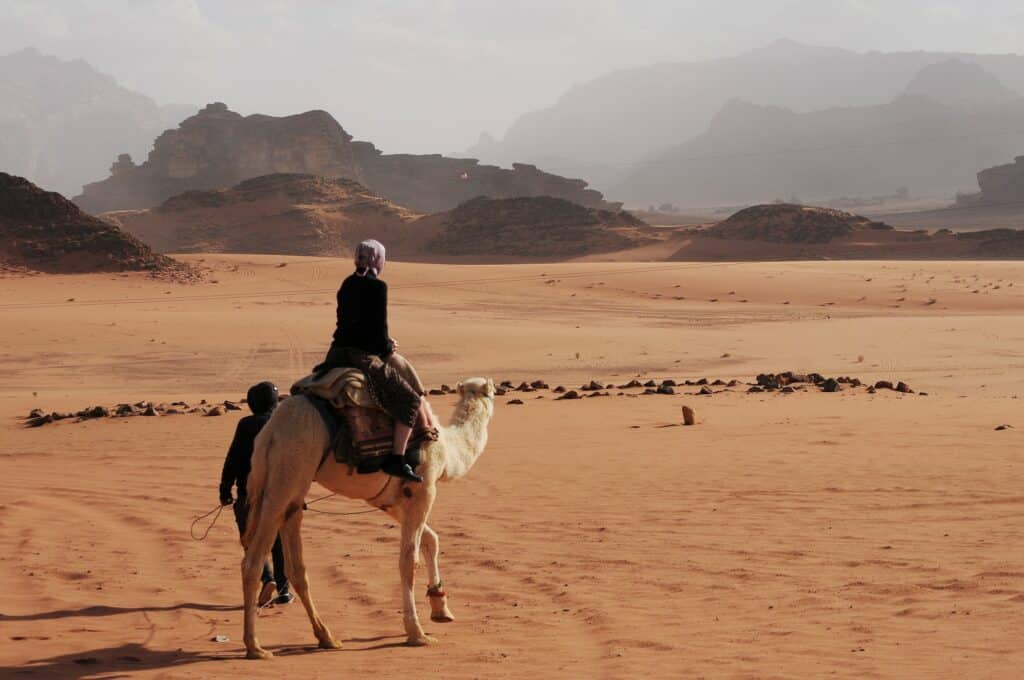 Randonnee chameau desert wadi rum jordanie
