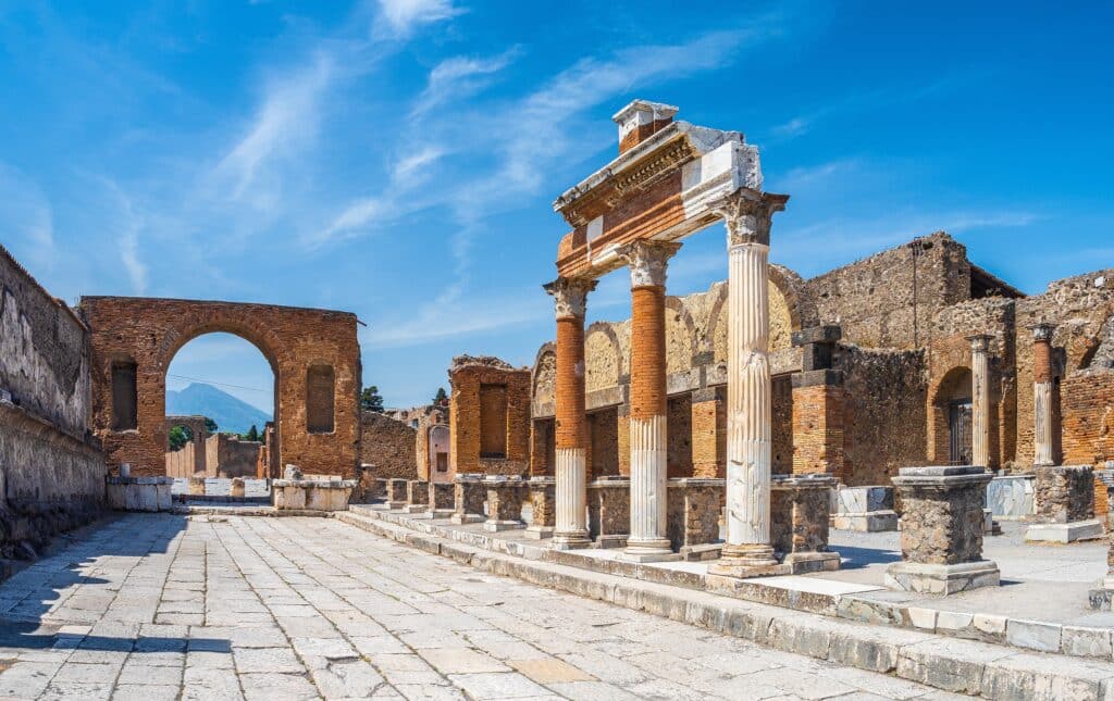 Ruines Pompeii avec vue sur Vesuve baie de Naples