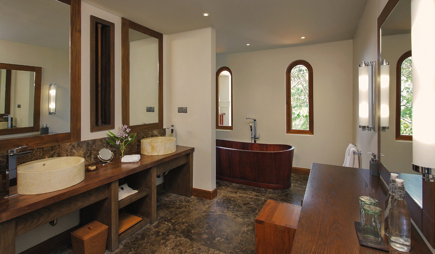 Sanctum inle resort Birmanie bathroom