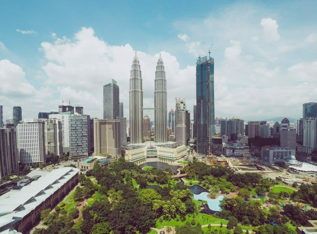 Skyline Kuala Lumpur capitale Malaisie tours Petronas parc