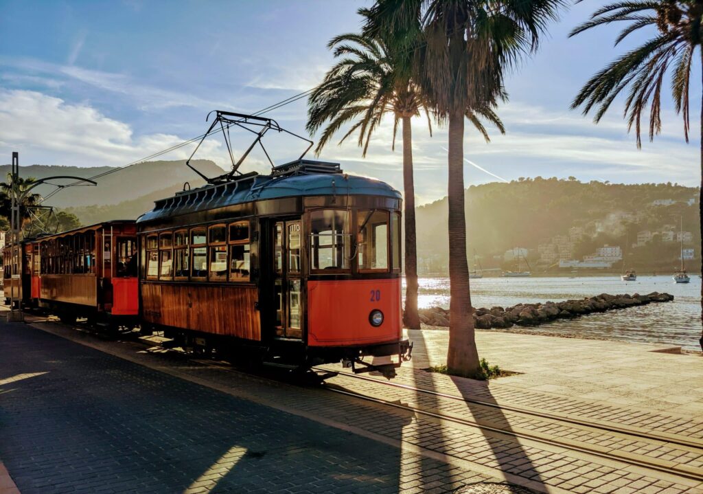 Train bois traditionnel port de Soller Majorque