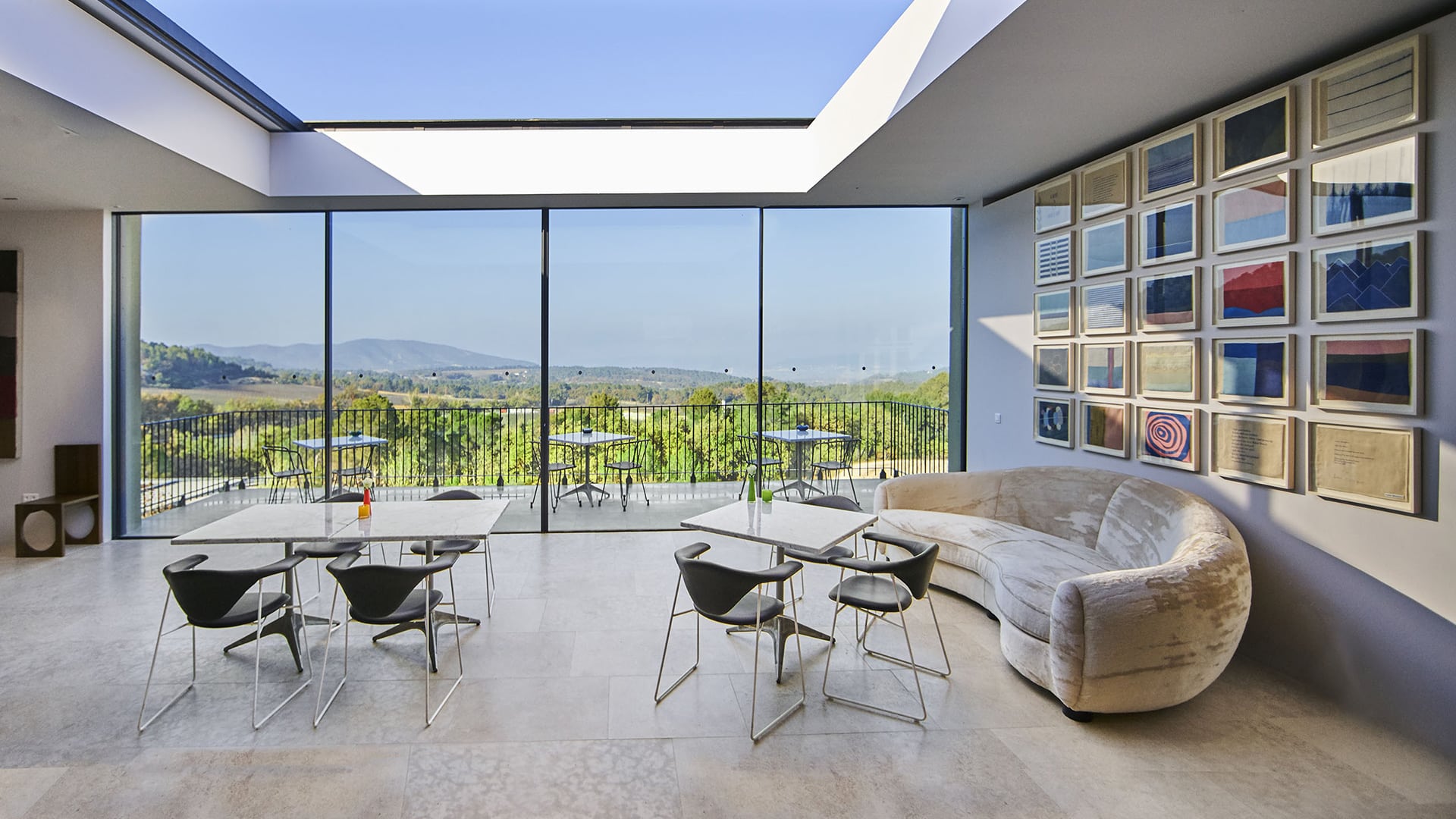 Salon avec vue panoramique à la Villa La Coste