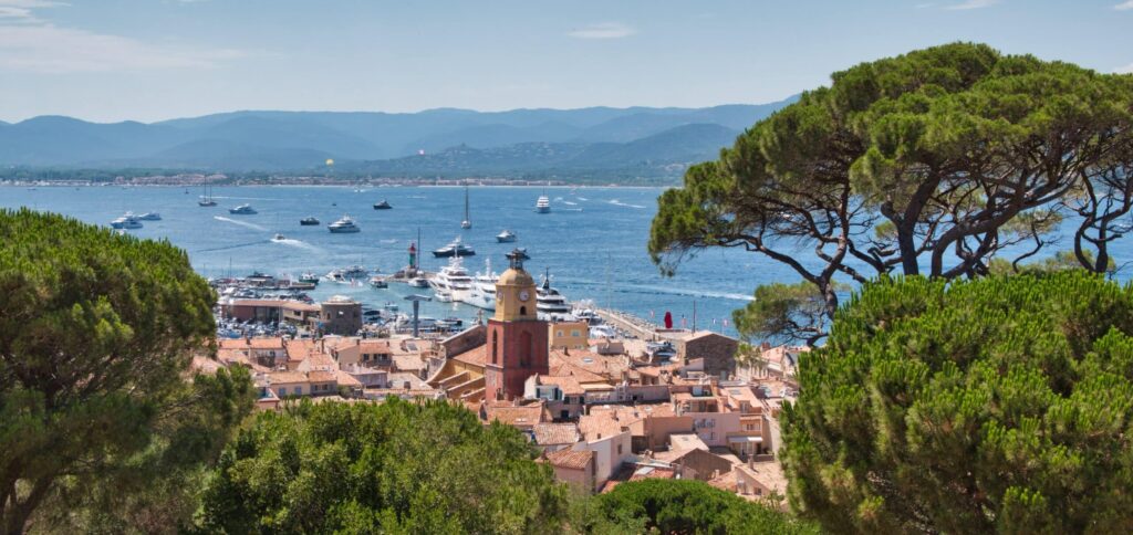 Ville de Saint Tropez French Riviera provence alpes côte azur eglise bord de mer