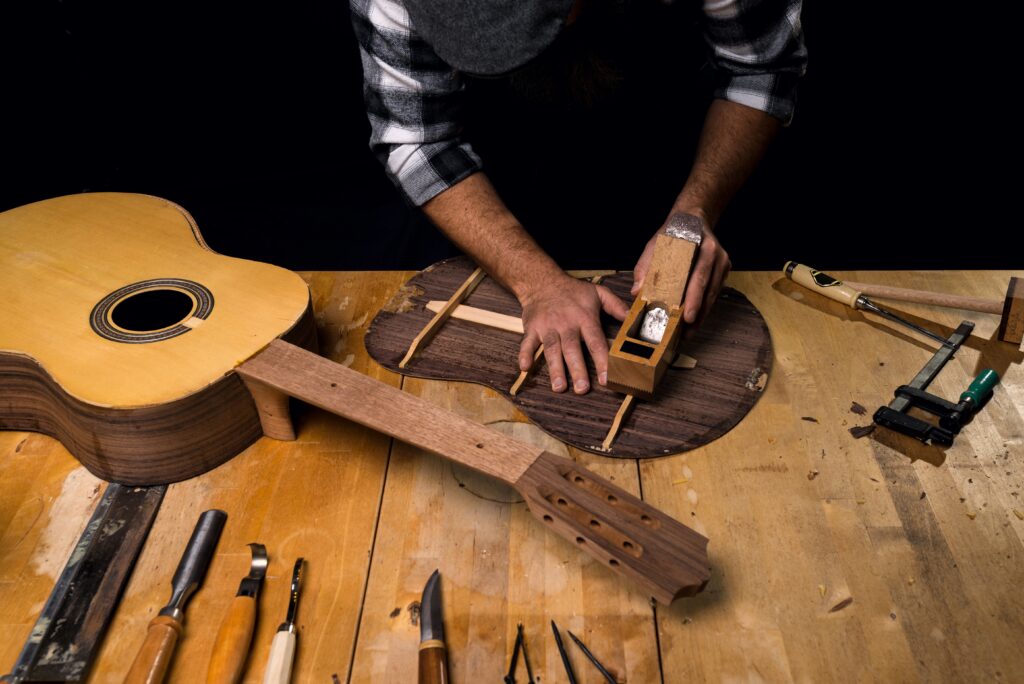 atelier luthier fabrication guitare Boa Vista Cap Vert