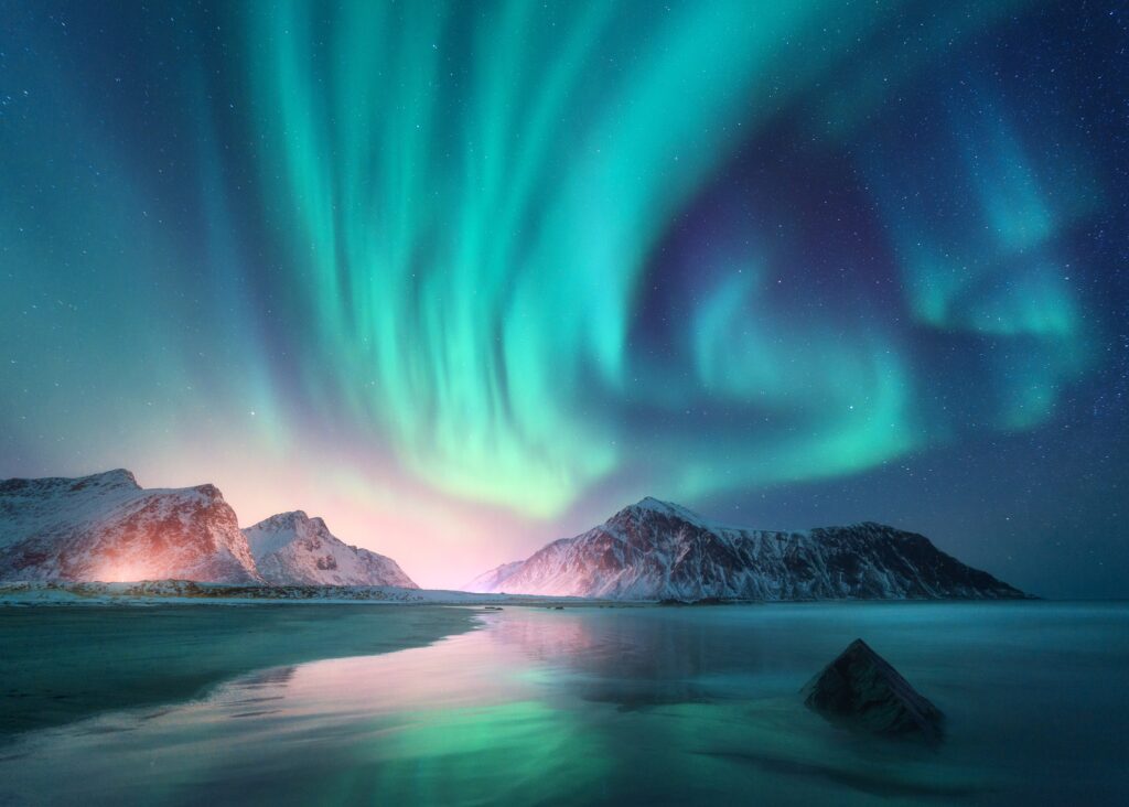 Paysage d'aurores boréales en Islande.
