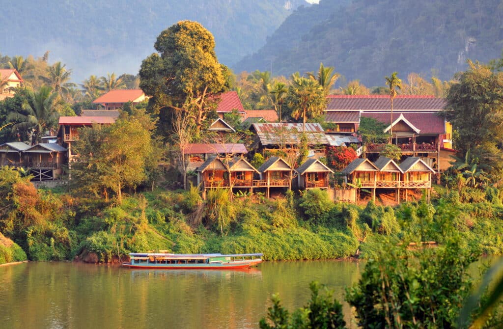bateau rivière nong khiaw laos