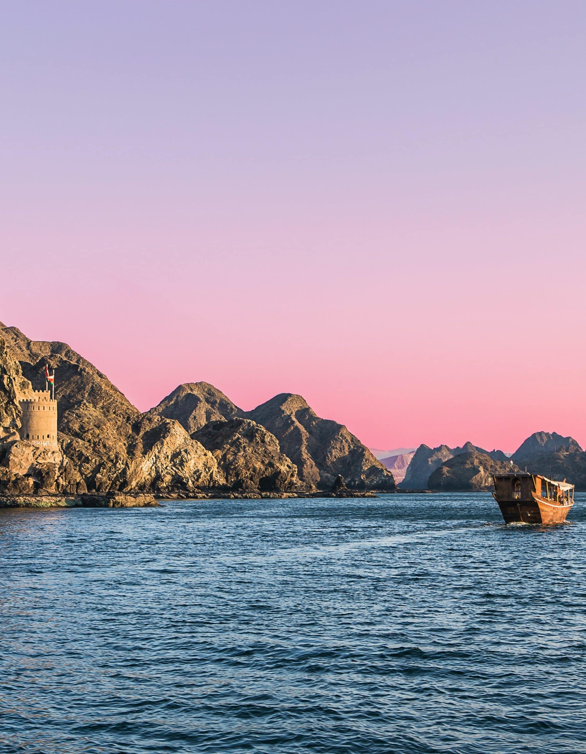 bateau traditionnel en mer du golfe oman