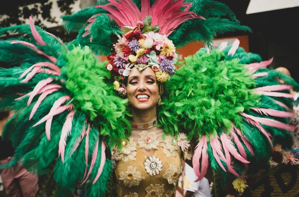 carnaval rio tenue traditionnelle Rio de Janeiro Brésil