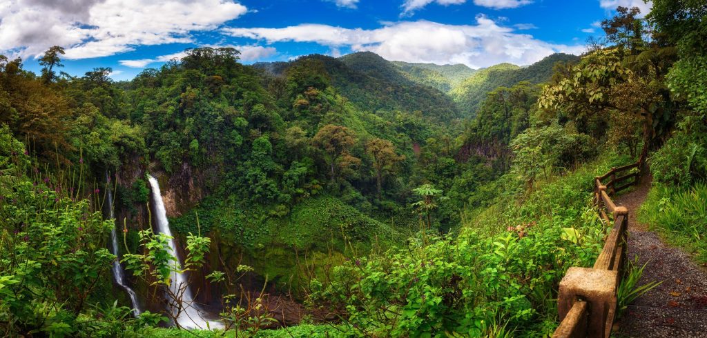 Panorama,Of,The,Catarata,Del,Toro,Waterfall,In,Costa,Rica