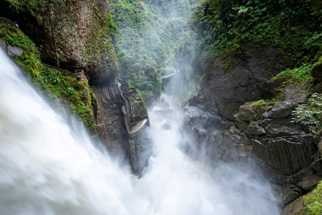 cascade Pailon del Diablo Equateur