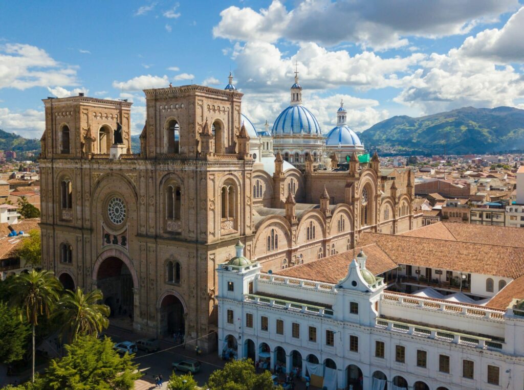 cathédrale de l'Immaculée Conception vue aérienne Cuenca Equateur