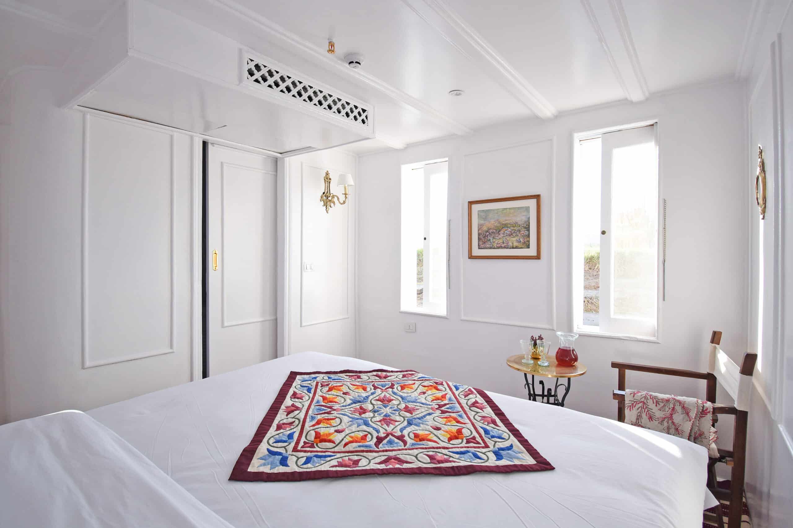 Chambre de détente à bord du bateau de croisière Lazuli sur le Nil.