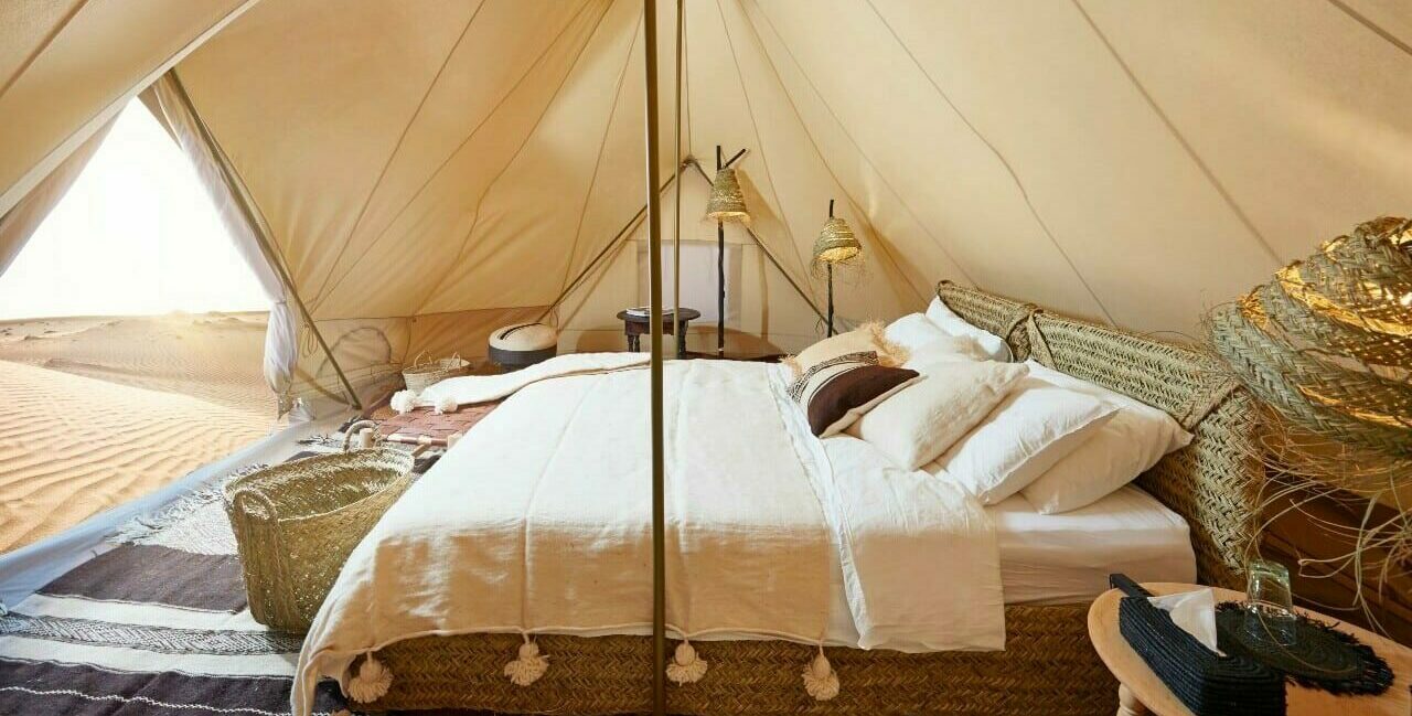 chambre d'une tente camp prive dubai