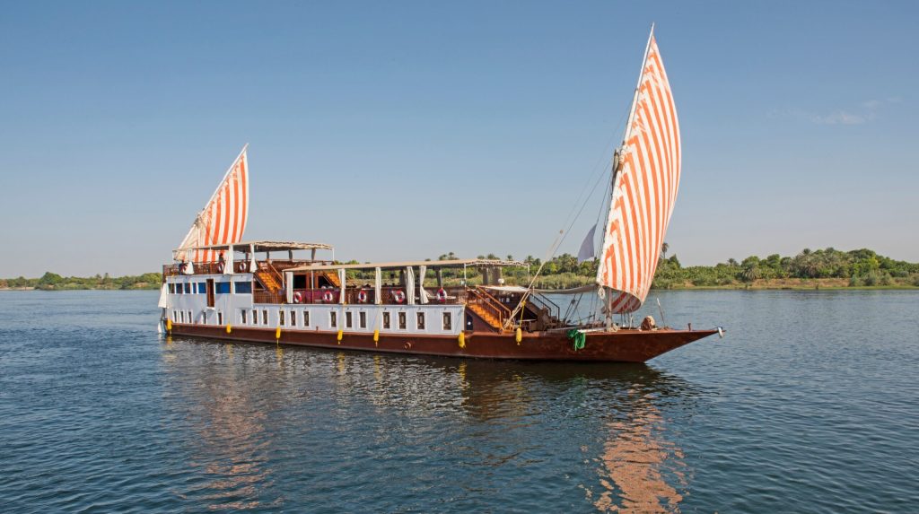 Croisière sur le Nil à bord d'un dahabiya traditionnel en Égypte.