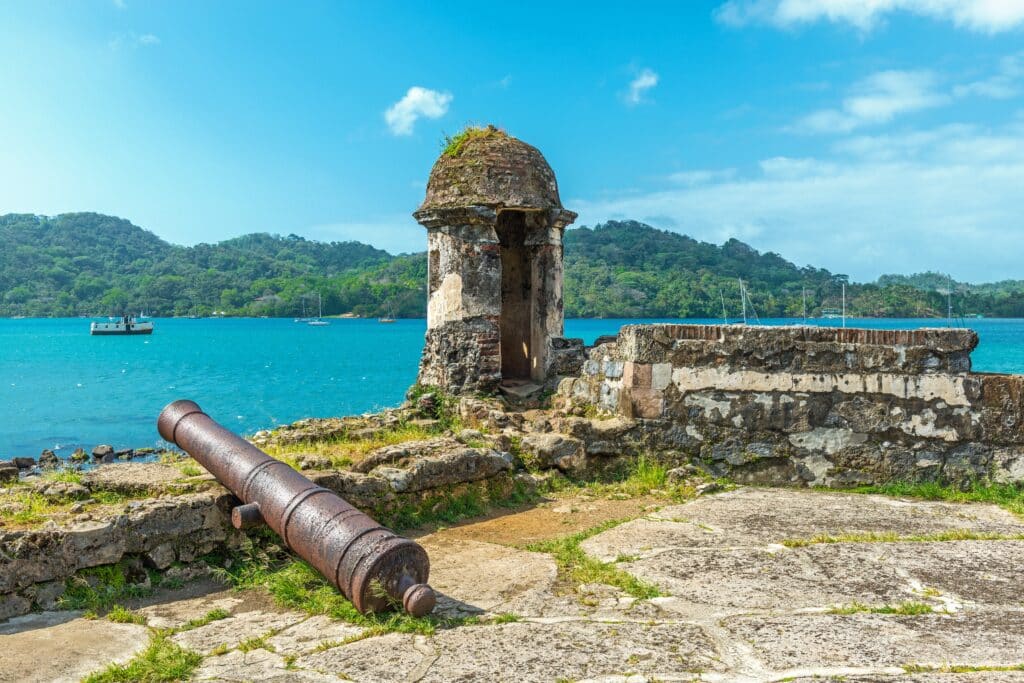 forteresse espagnole canon mer Caraïbes Portobello Panama