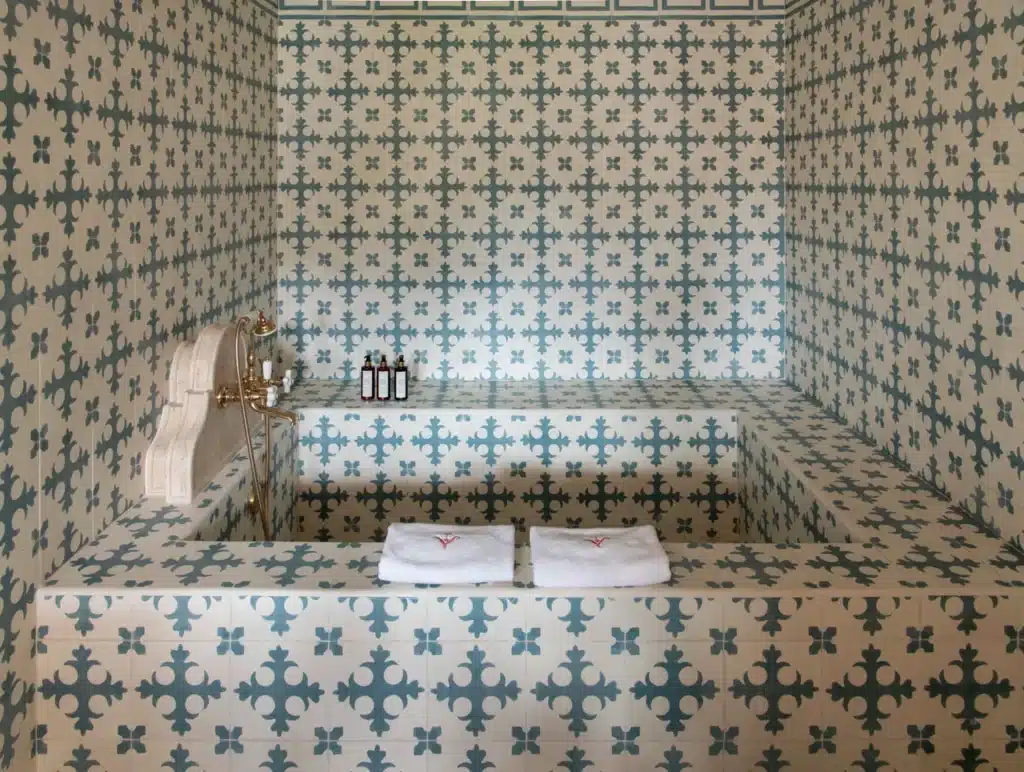 hotel vermelho portugal salle de bain baignoire