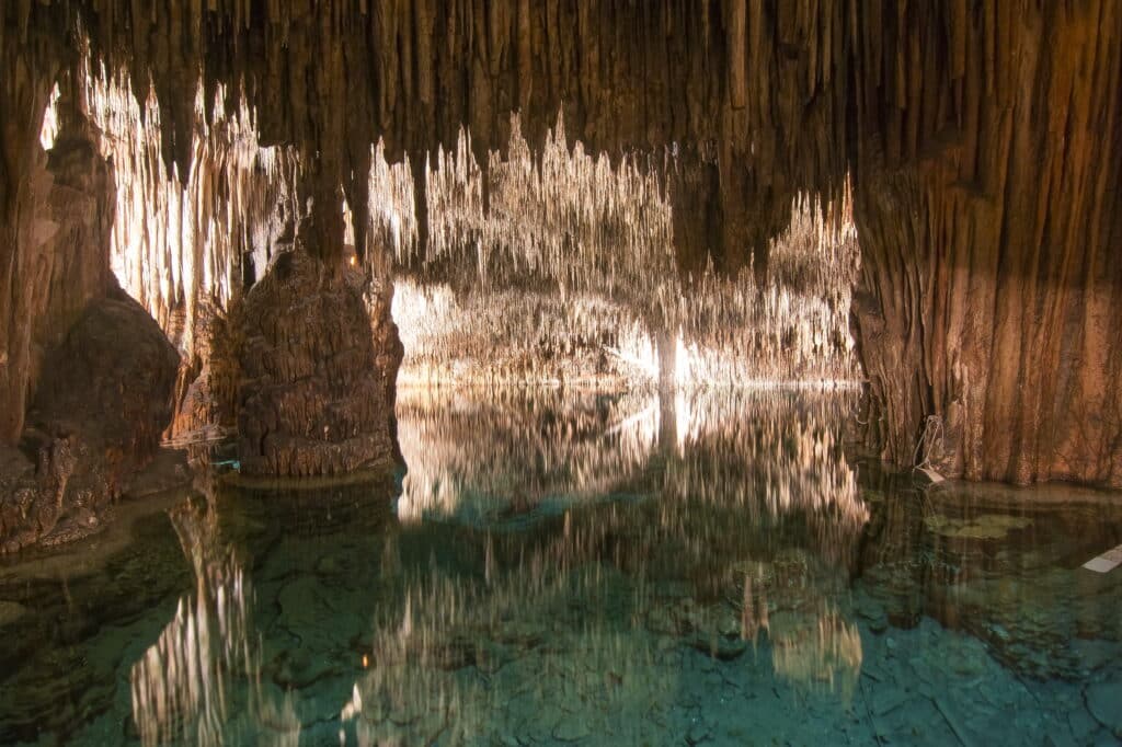 Underground,Lake,In,Dragon,Cave,(cuevas,Del,Drach),,Mallorca,,Spain