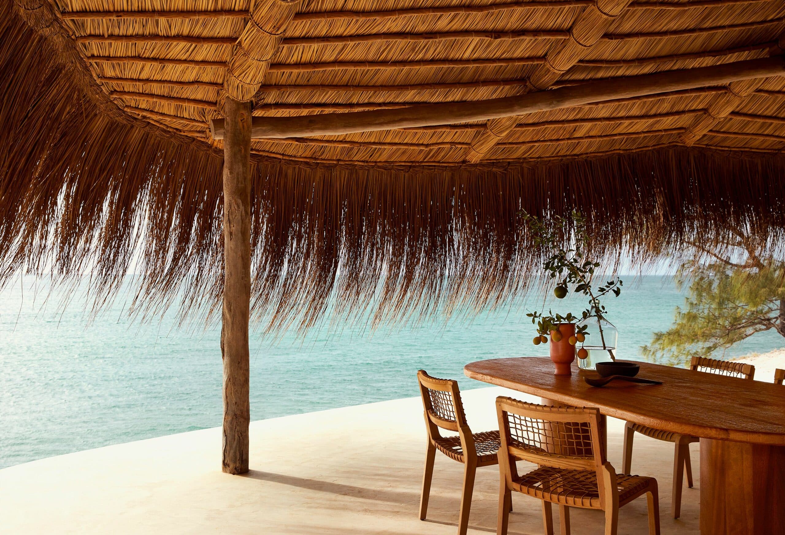 Salon avec vue sur l'océan au Kisawa au Mozambique.