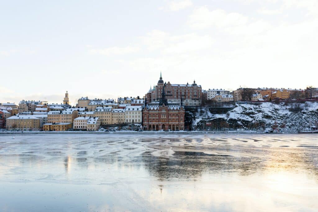 lac Mälaren glacé demeures île Södermalm Stockholm Suède