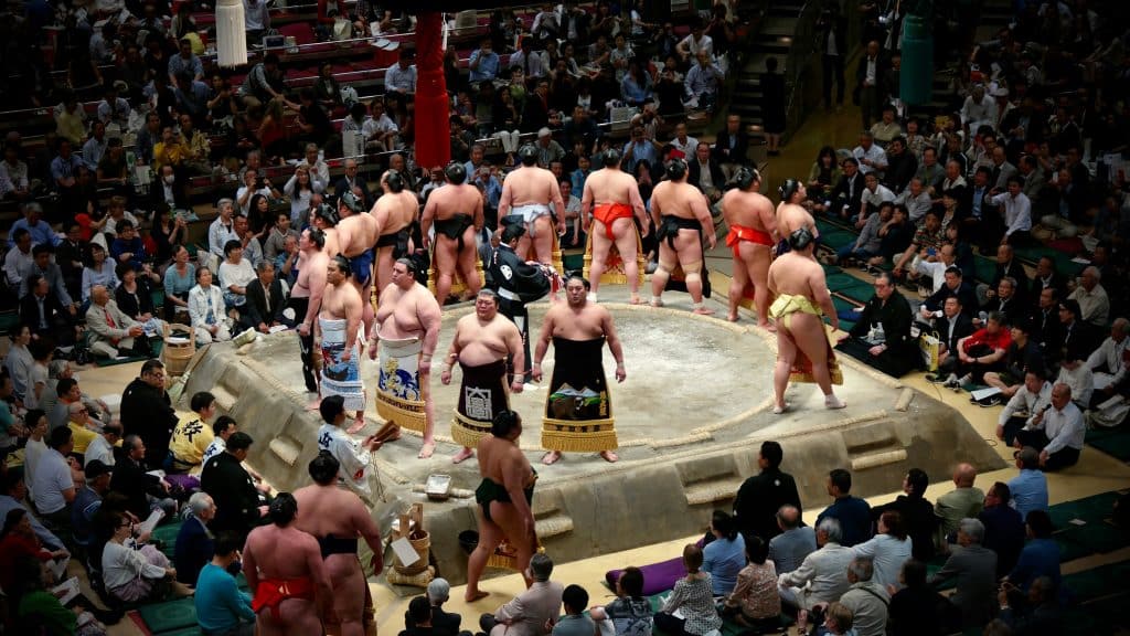 lutte spirituelle au coeur du dohyo japon salut des sumotoris