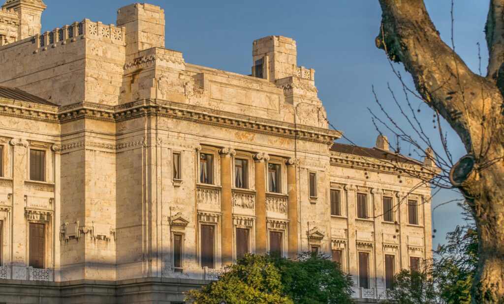 Low,Angle,View,Of,Top,Side,Of,Neoclassical,Style,Landmark