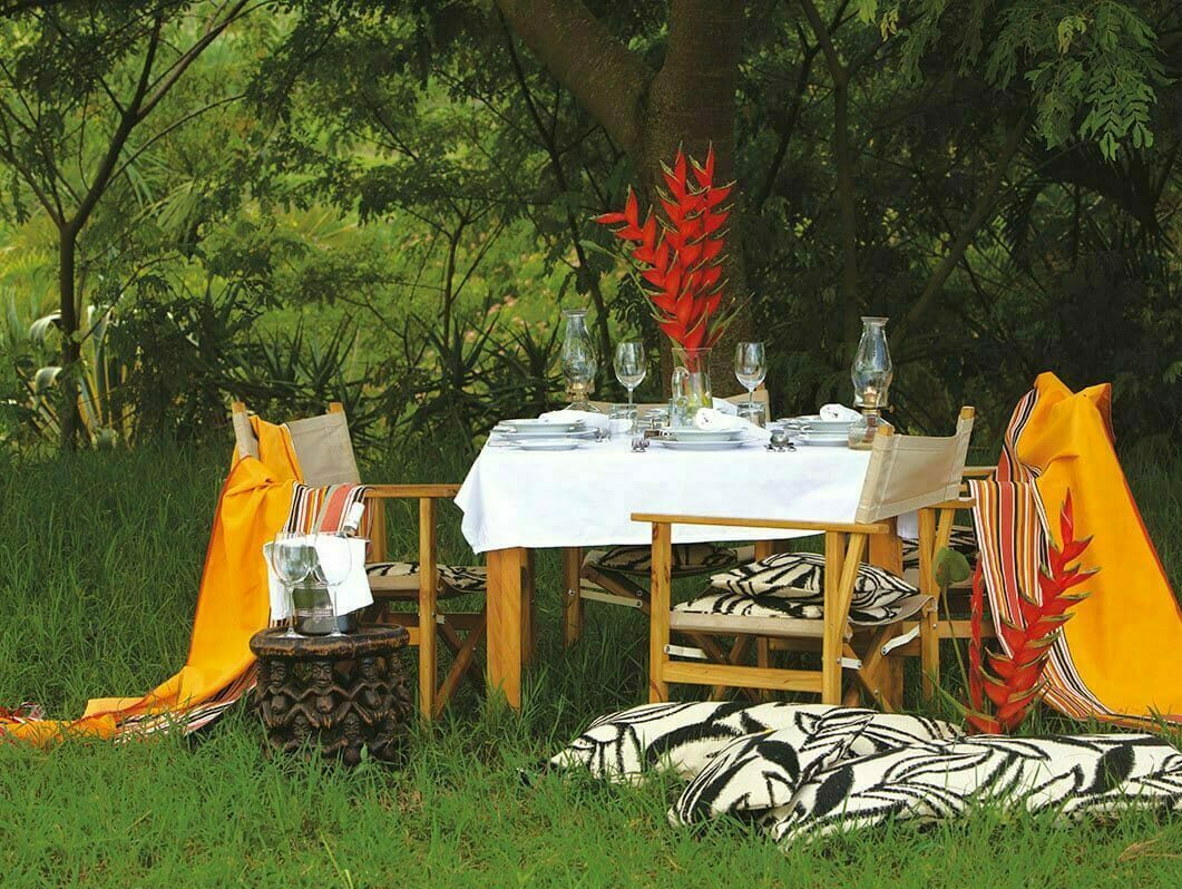 papaya lake lodge ouganda dîner en pleine nature