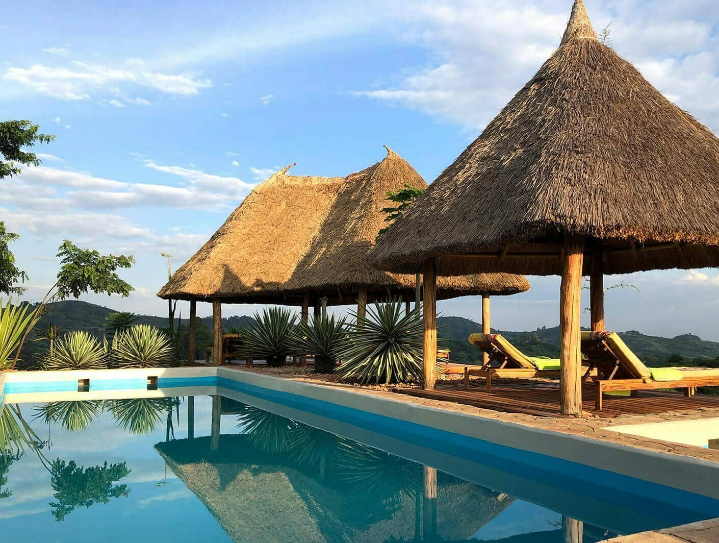 papaya lake lodge ouganda swimming pool