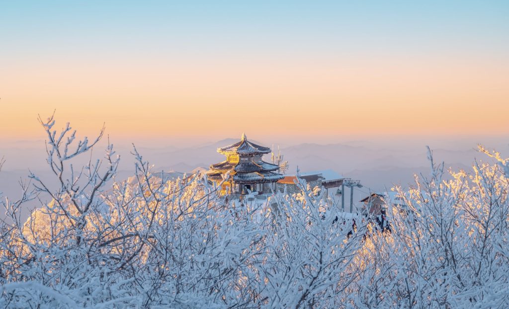 Winter,Landscape,Scenic,Spot,And,Admire,Snow,Flowers,At,Deogyusan