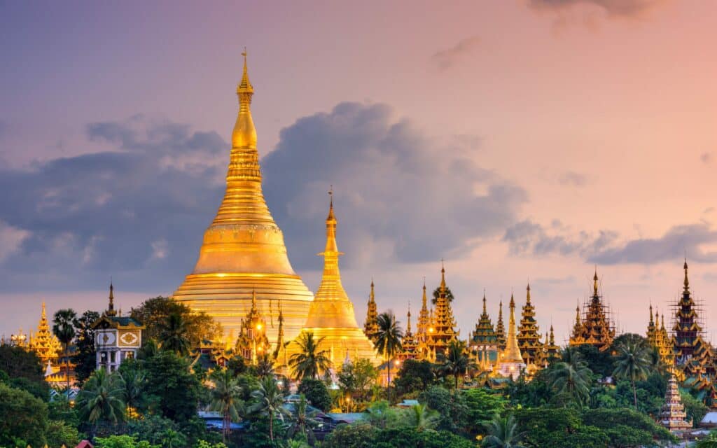 pelerinage bouddhiste pagode de Shwedagon birmanie
