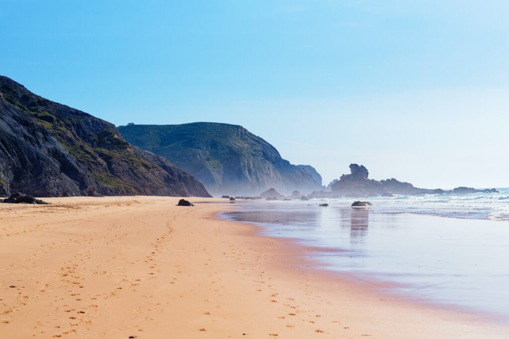plage Amado falaises sable fin Algarve Portugal