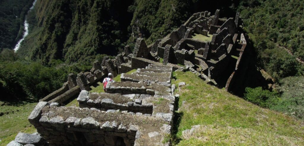 randonnee vestiges archeologiques machu picchu perou