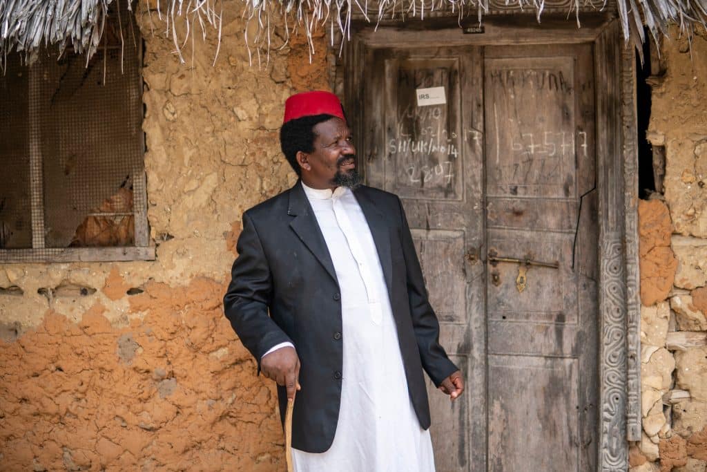 An,African,Older,Man,In,Red,Muslim,Taqiyyah,Fez,Hat