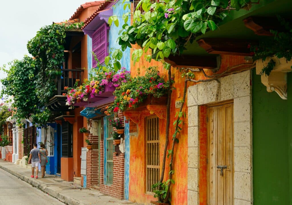 rue coloree carthagene des inde colombie cote caraibes