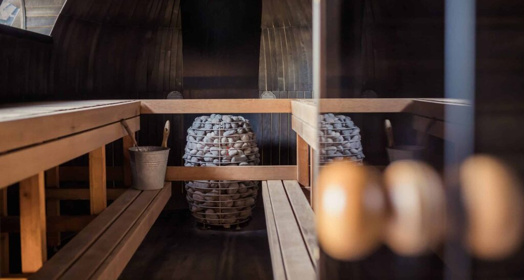 sauna finlandais bois pierres chaudes