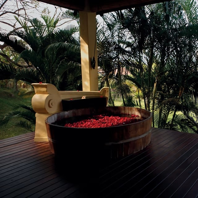 spa bain fleur Belmond Residence Phou Vao Laos