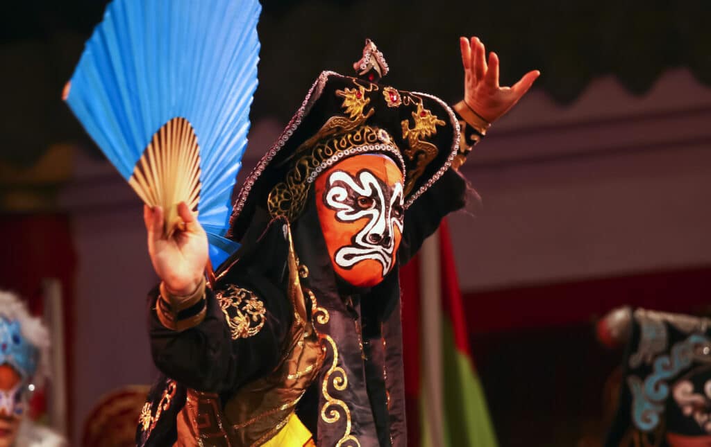 Chengdu, ,August,12:,Actors,Of,The,Sichuan,Opera,Troupe
