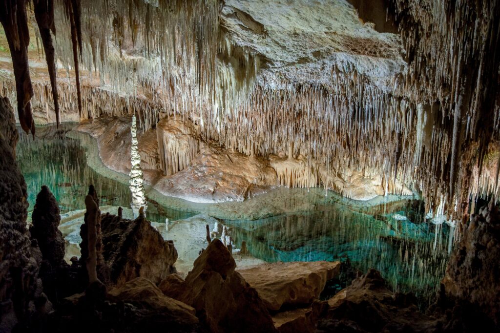 stalactites et stalagmites grotte du Drach Majorque Baléares