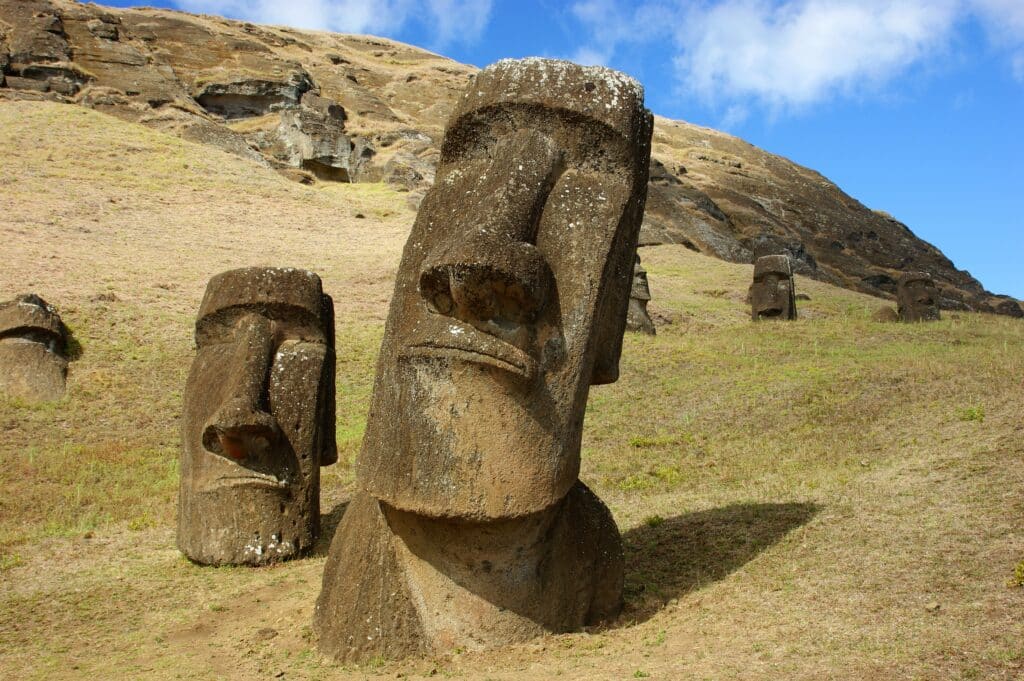 Statues Moaï sur l'île de Pâques, au large du Chili.